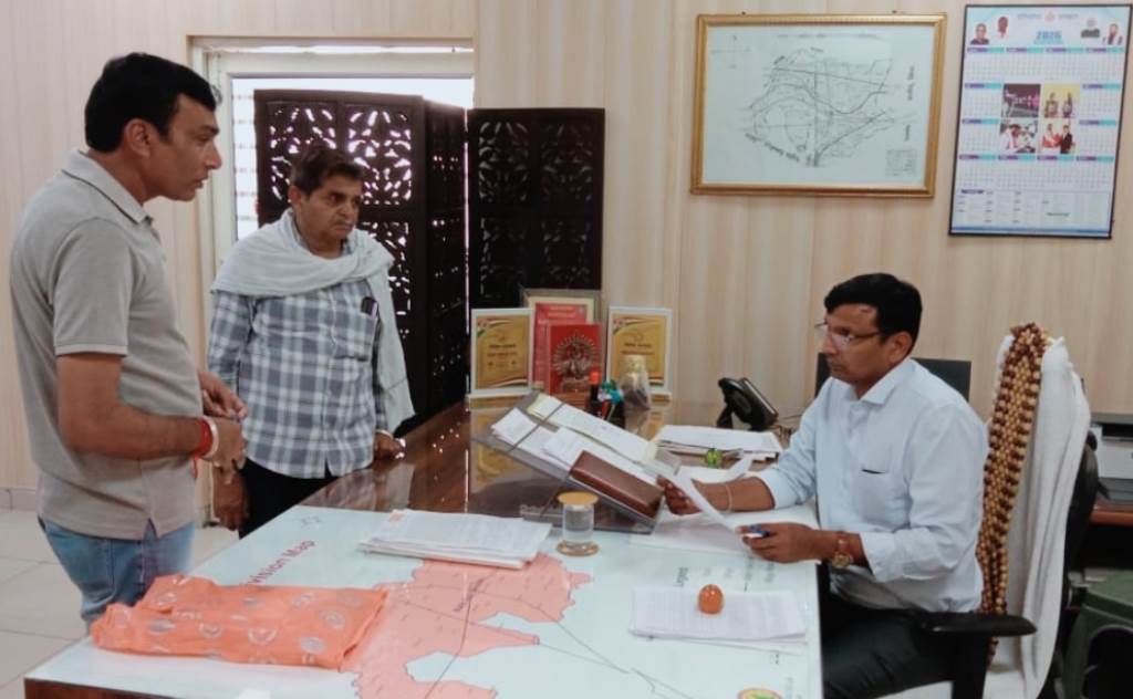 SDM directs officials to ensure timely and effective resolution of complaints